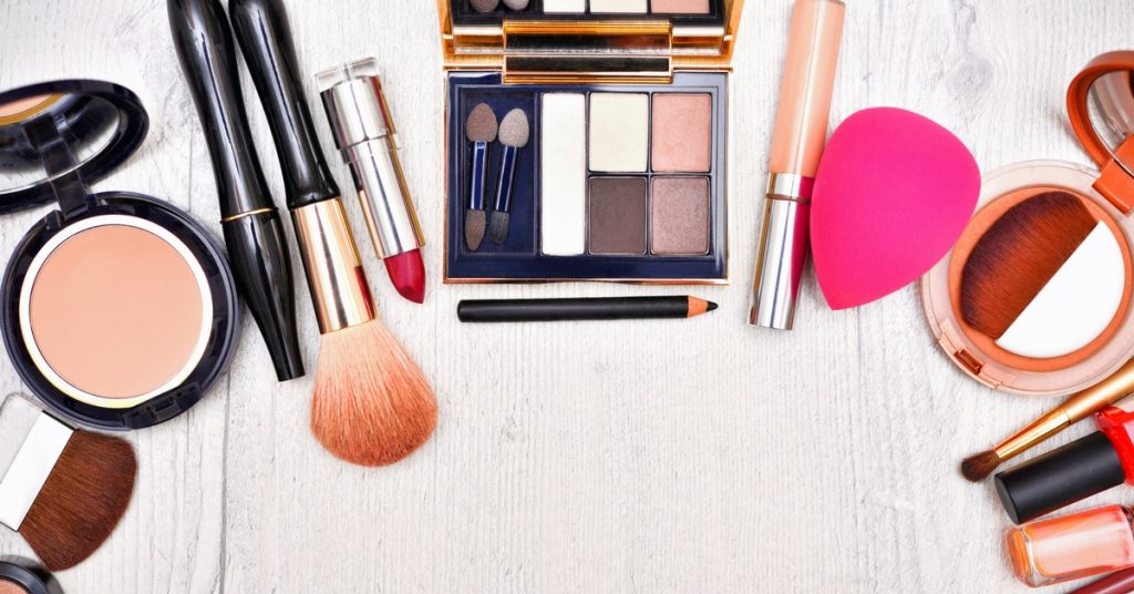 Wearing Makeup After Your Eyelid Surgery Toronto ON